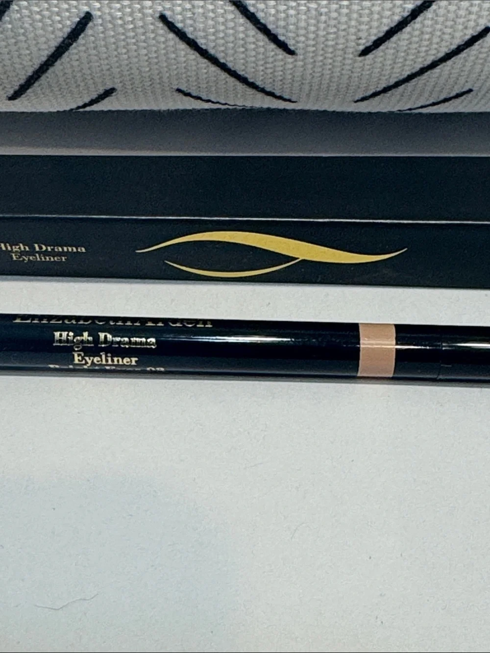 Elizabeth Arden High Drama Eyeliner Pencil in Black with Nude Smudge Tip